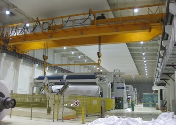Βαρέων καθηκόντων QD 5-50/10T διπλός δοκών υπερυψωμένων γερανών γερανός ατσάλινων σκελετών ODM επί σιδηροτροχιών