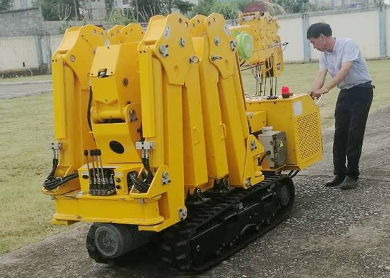 Ύψος 5.5m17.8m ανελκυστήρων πτυσσόμενος γερανός αντιολισθητικών αλυσίδων αραχνών για την εργασία στεγών